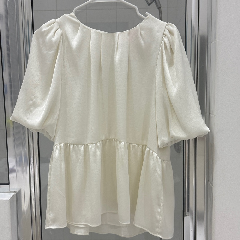 Lilly Pulitzer Blakelynn Elbow Sleeve Top Coconut White puff sleeves top size 6 - Picture 8 of 9